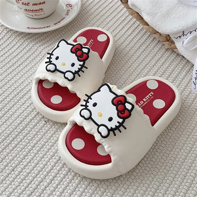 

Hello Kitty аниме периферийные креативные мультяшные кружевные летние домашние нескользящие тапочки с плоской подошвой, которые можно носить на улице, крутые тапочки