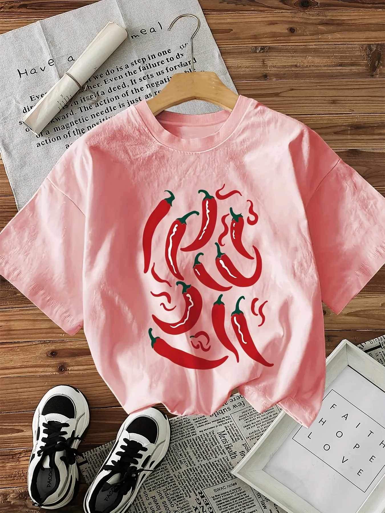 Flaches Kurzarm-T-Shirt mit Rundhalsausschnitt und Chili-Pfeffer-Print, modische Grafik-T-Shirts, Sommer-Streetwear, Damenbekleidung