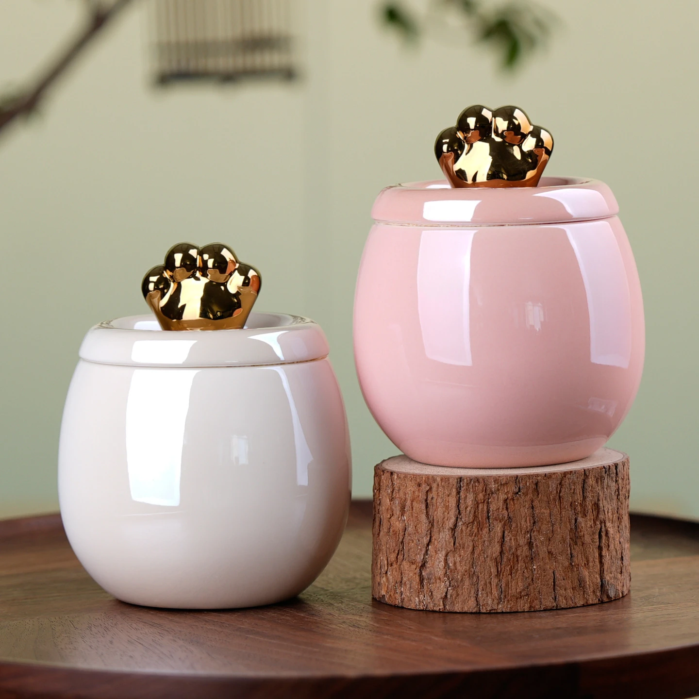 urne-commemorative-en-ceramique-en-forme-d'empreintes-de-pattes-pour-chats-et-chiens-un-objet-de-souvenir-emouvant-un-recipient-decoratif-pour-funerailles