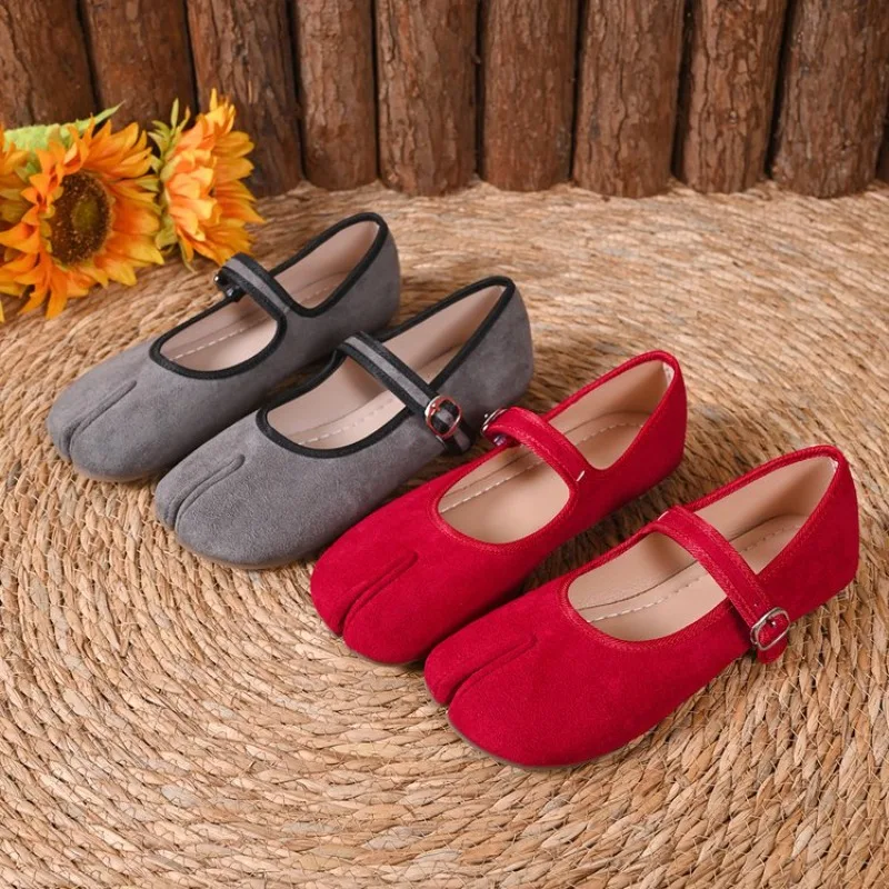2026 Japanese Style Tabi Ninja Shoes Women Retro Suede Flats Split Hoof Toe Boat Shoes Femme Ballerina Shoe