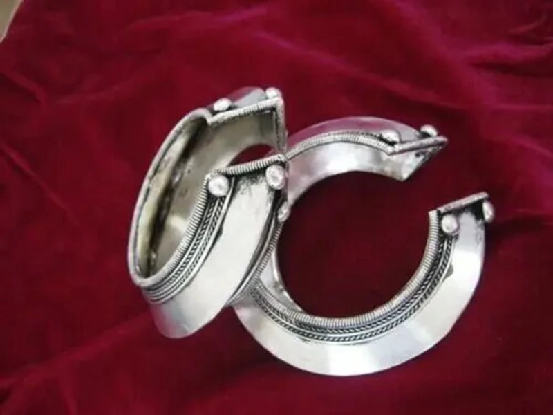 Ethnic Miao Silver hand exaggeration domineering Old style Edge bracelet 1piece