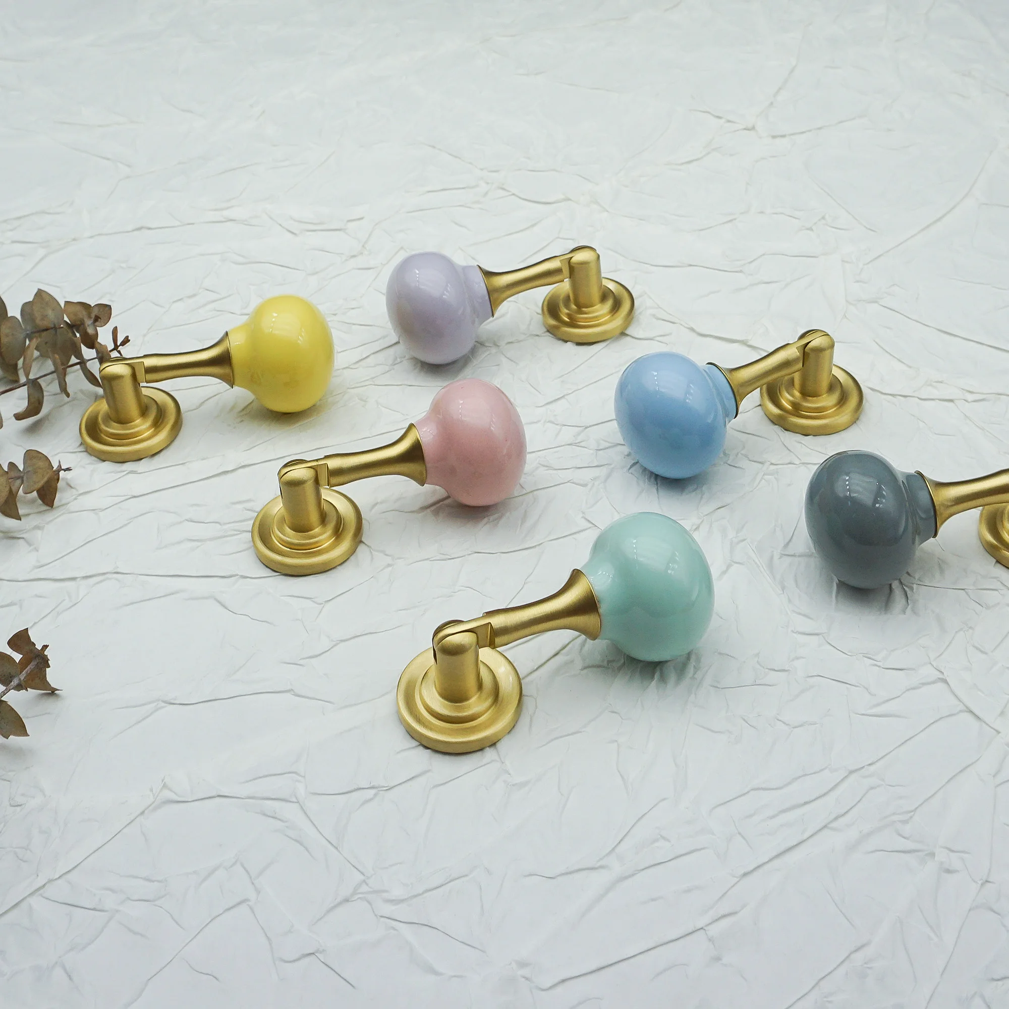 เซรามิคตู้จับทองเหลืองลิ้นชักด - Furniture Hardware Drop Pulls บทวิจารณ์และราคา