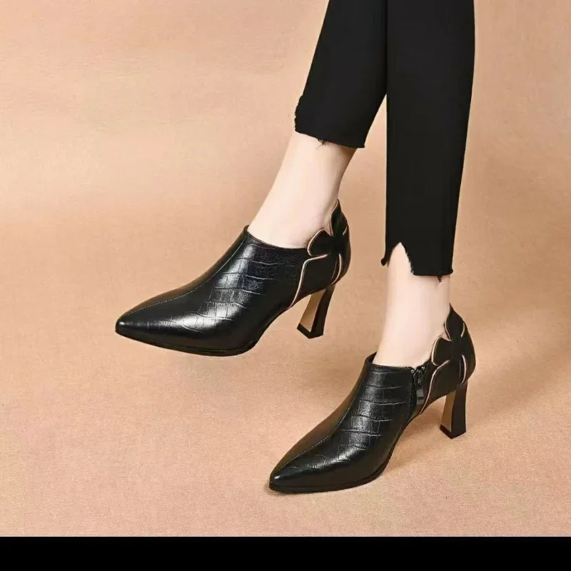 2023 Spring and Autumn New Women's Fashion Casual High Heels Women's Commuter Shoes Medium Heels Elegant and Comfortable