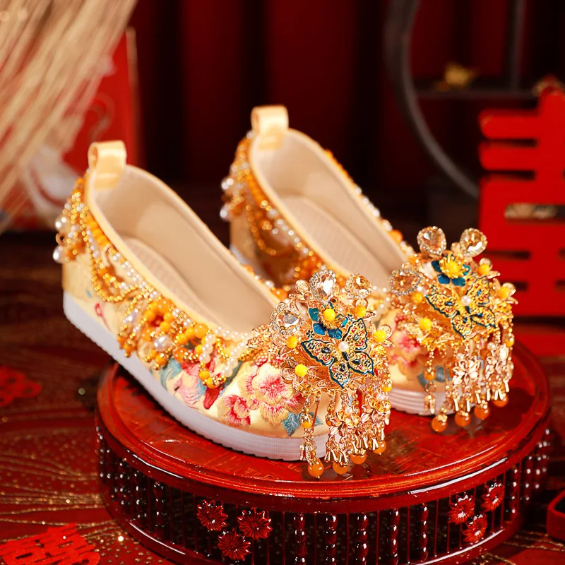 Cy142 Gouden Luxe Trouwschoenen Voor Vrouwen Kralen Kwastje Chinese Stijl High-End Lady Hanfu Geborduurde Schoen