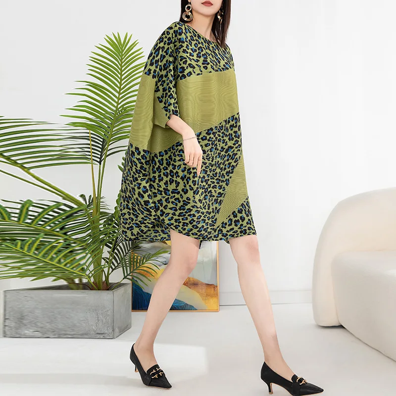 

Miyake Loose Plus Size Dress Women Pleated Plump Girls Flab Hiding Leopard Print Contrast Color Batwing-Sleeve Midi Dress Women