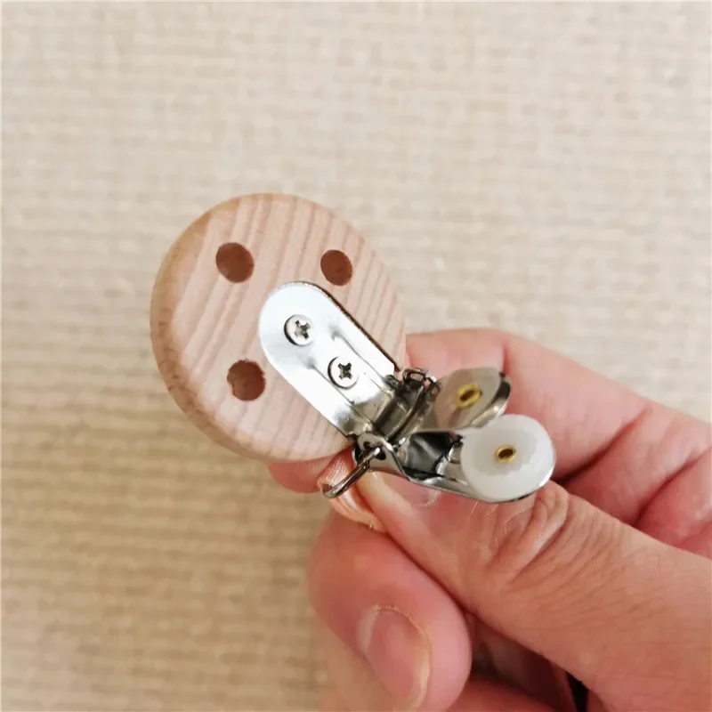 Ins Cute Bear Wooden Soother Clips Baby Pacifier Holder Plaid Anti Drop Chain Newborn Nipples Pacifiers Dummy Clip Baby Gift