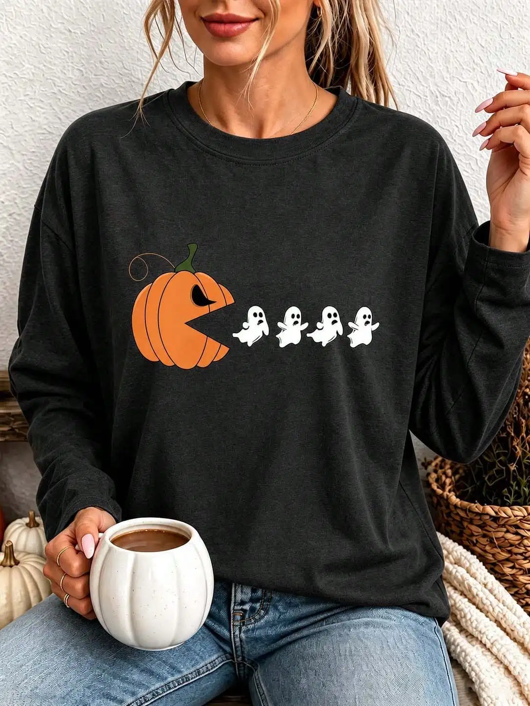 Women's Round Neck Long Sleeve Halloween Graphic Tops Funny Pumpkin Pac‑Man Chasing Ghosts Print T Shirt Clothes Female T-shirt