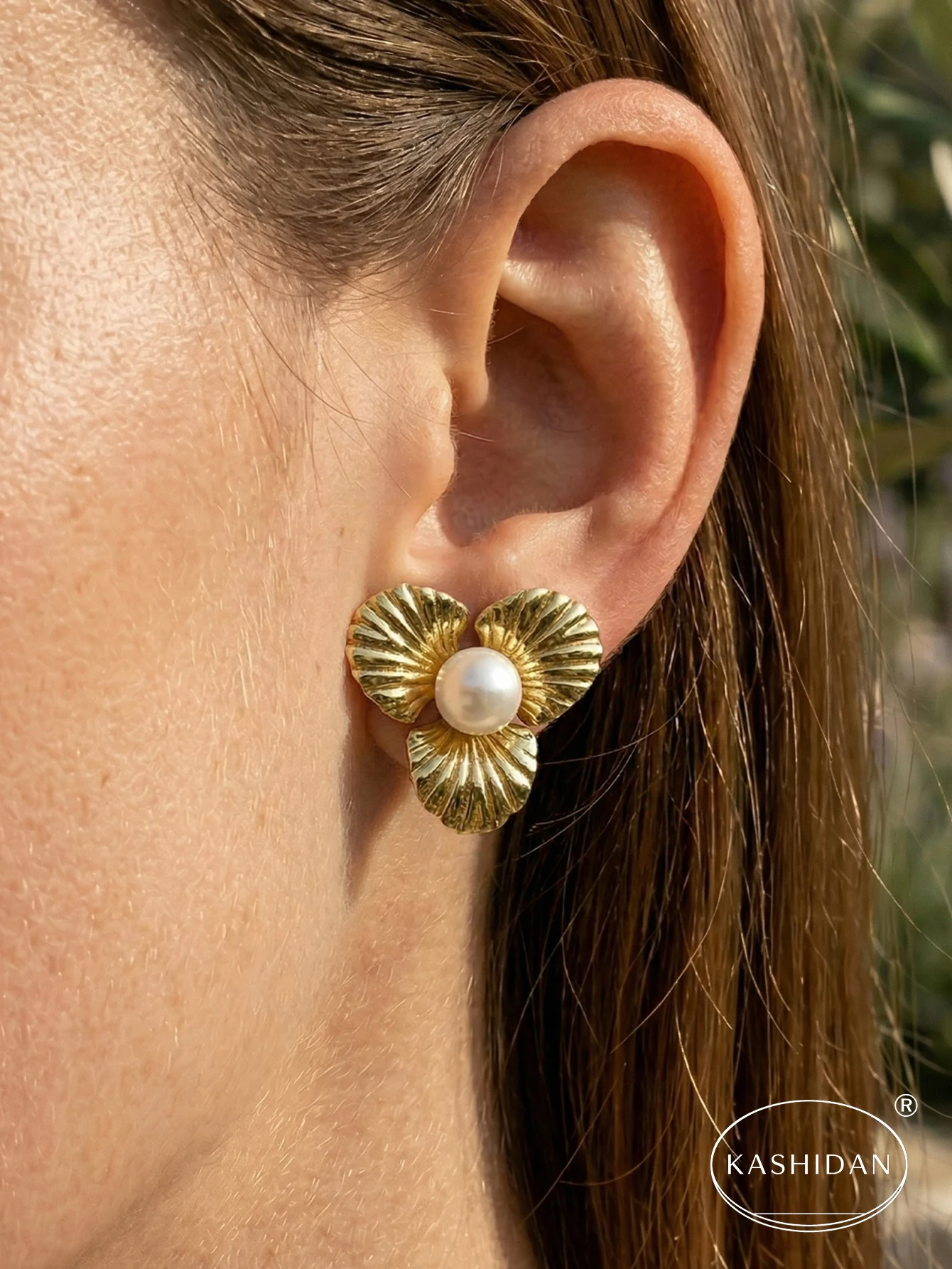 Fashion Stainless Steel Stud Earrings for Women Gold Color Textured Ginkgo Flower Pearl Earrings