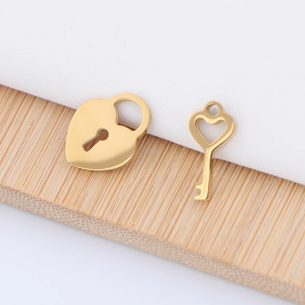 5 sztuk/partia polerowane na lustro klucz ze stali nierdzewnej i zamki Charms Mini miłość w kształcie serca wisiorki dla DIY tworzenia biżuterii — zdjęcie 5