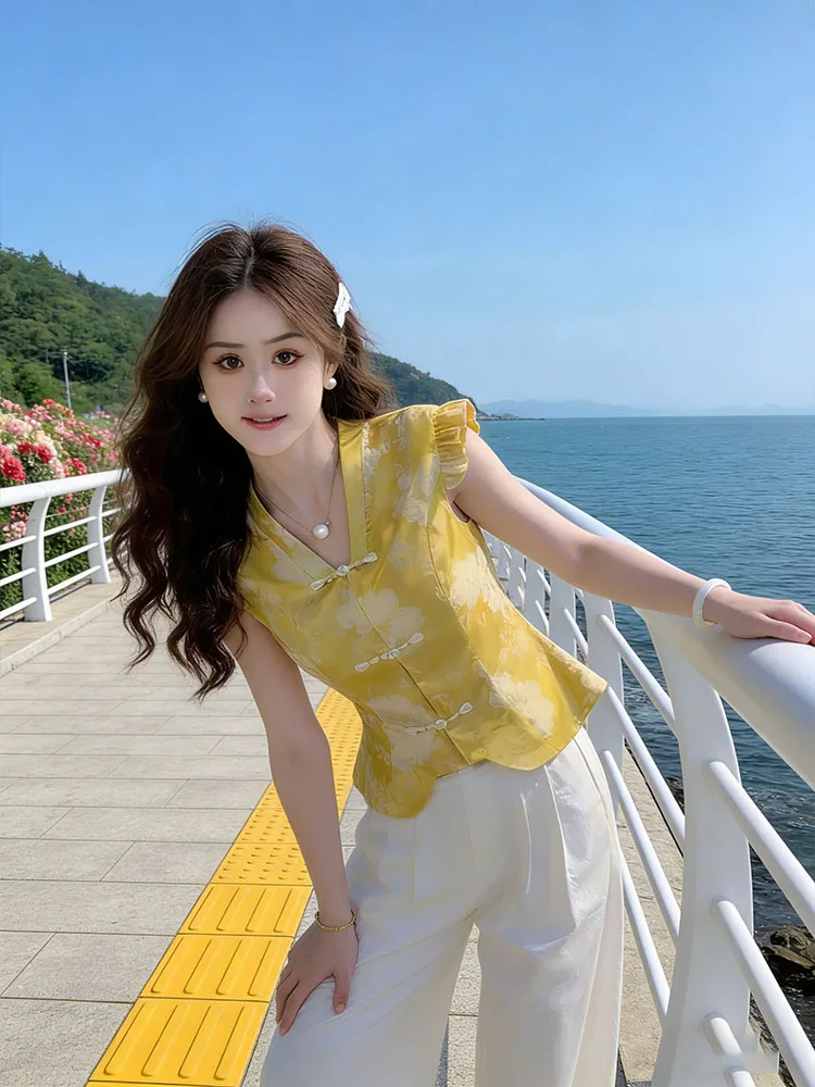 

New 2026 Chinese Style Fashion Versatile Yellow Sleeveless Design Top Small Shirt Upper Body Elegant Flying Sleeve Trendy Design