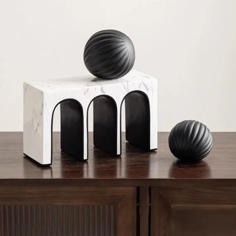 Modern Black Arch Decor Luxury Living Room Figurines Showcase Creative Office Desk Ornament for Home Aesthetic Decoration Crafts