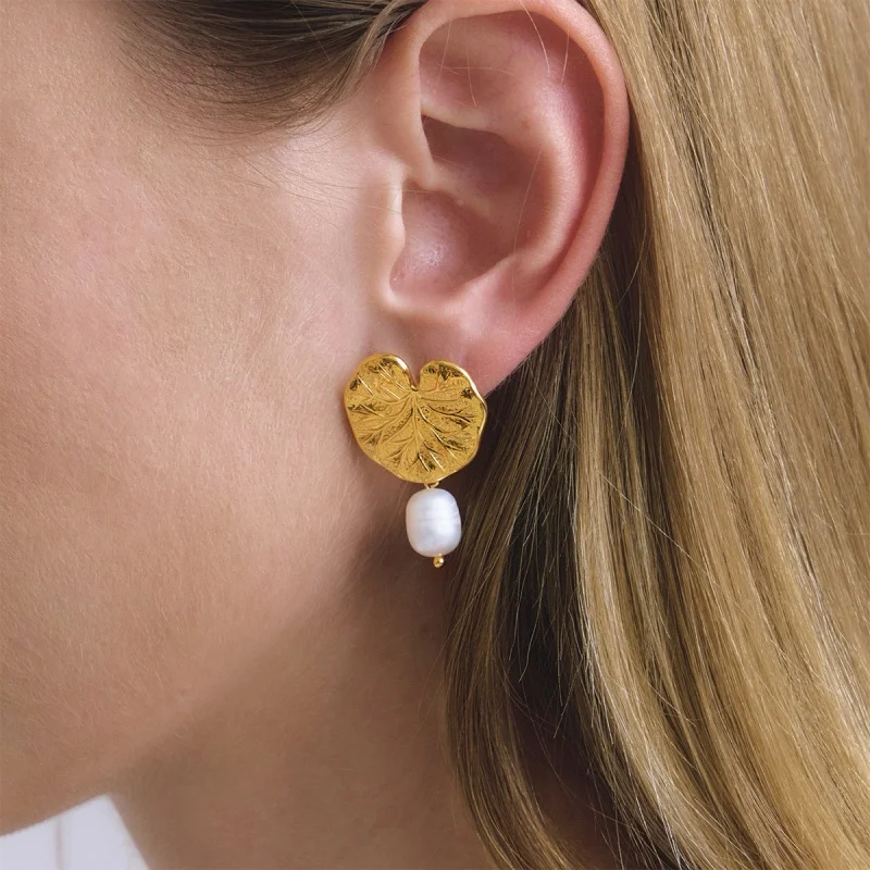 Gold Leaf Drop Earrings with Baroque Pearl Dangle Textured Metal Floral Earrings for Women Beach Party Daily Jewelry