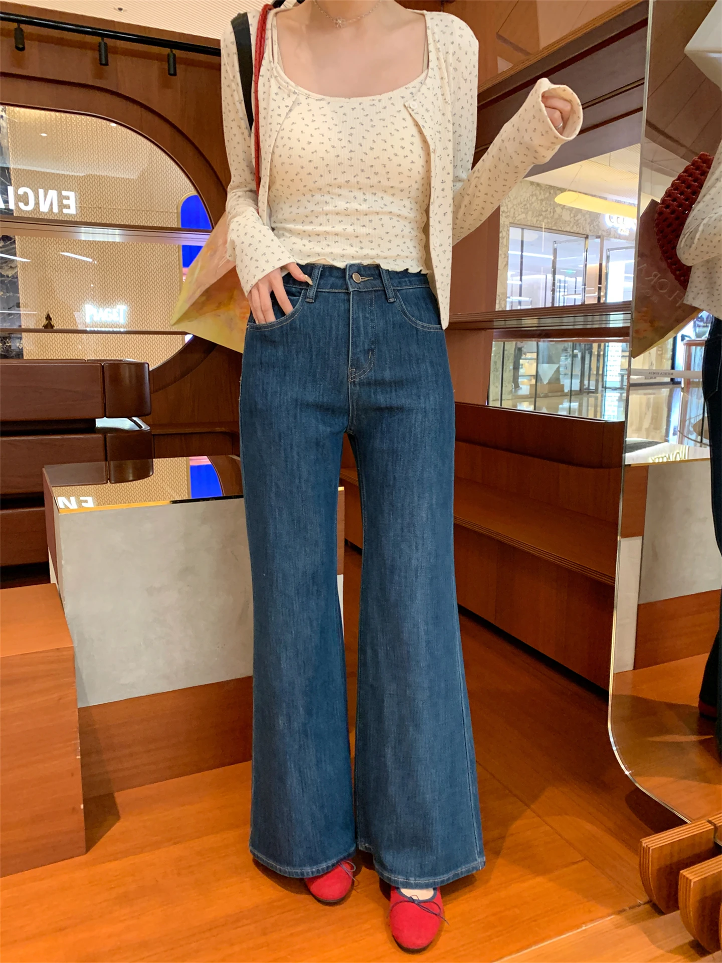 

Повседневные свободные джинсы-клеш с эффектом похудения для женщин, весенние, модные, универсальные, с высокой талией, для офиса, с ручной отбранкой складок