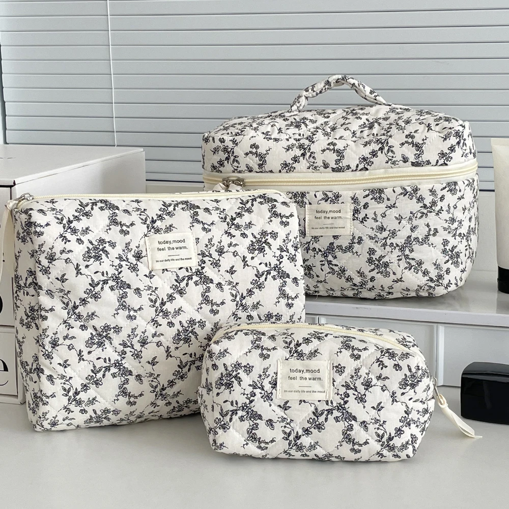 Moda Ins flor negra mujeres bolsas acolchadas bolso organizador de viaje bolsa de almacenamiento de maquillaje cosmético bolsa de mano portátil con cremallera