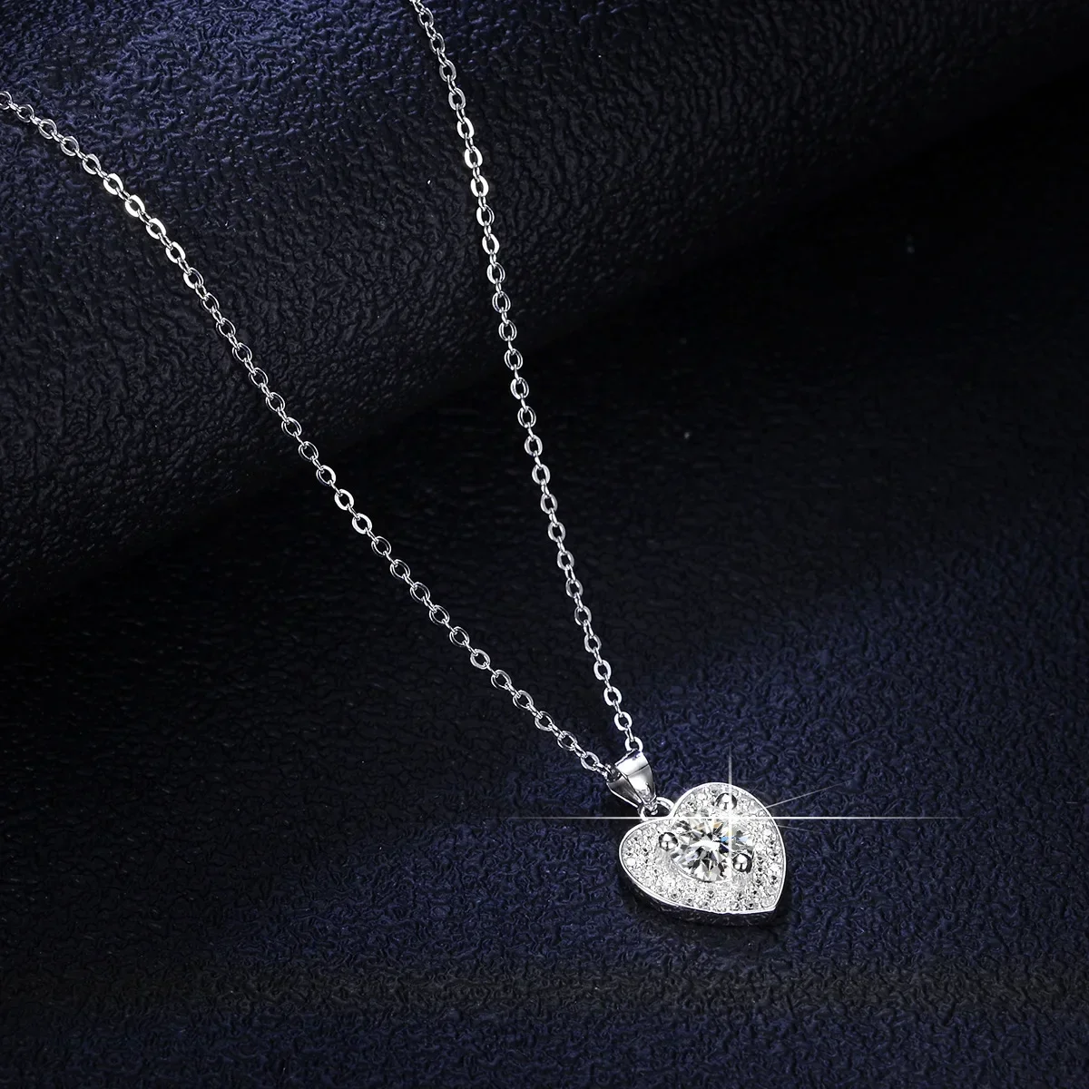 White Gold Pendants 1 Carat Moissanite Diamond Necklace for Women Fashion Heart Heart Platinum Pt950 Pendant Wedding Jewelry