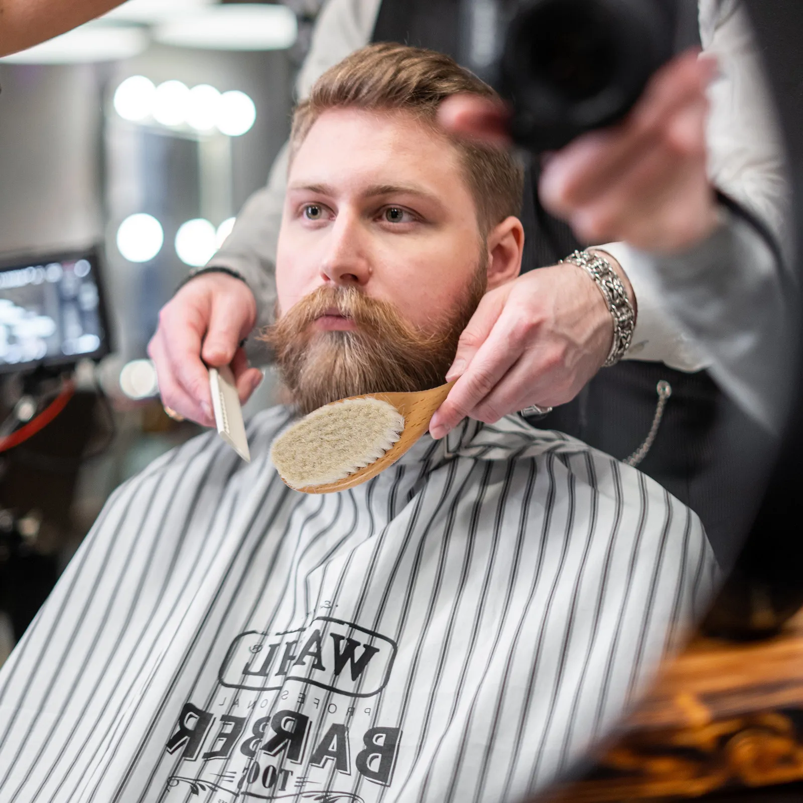 

Набор из 2 мини-щеток для укладки волос и бороды, салонная щетка для удаления пыли, из бука, практичный портативный дизайн, для ухода за волосами