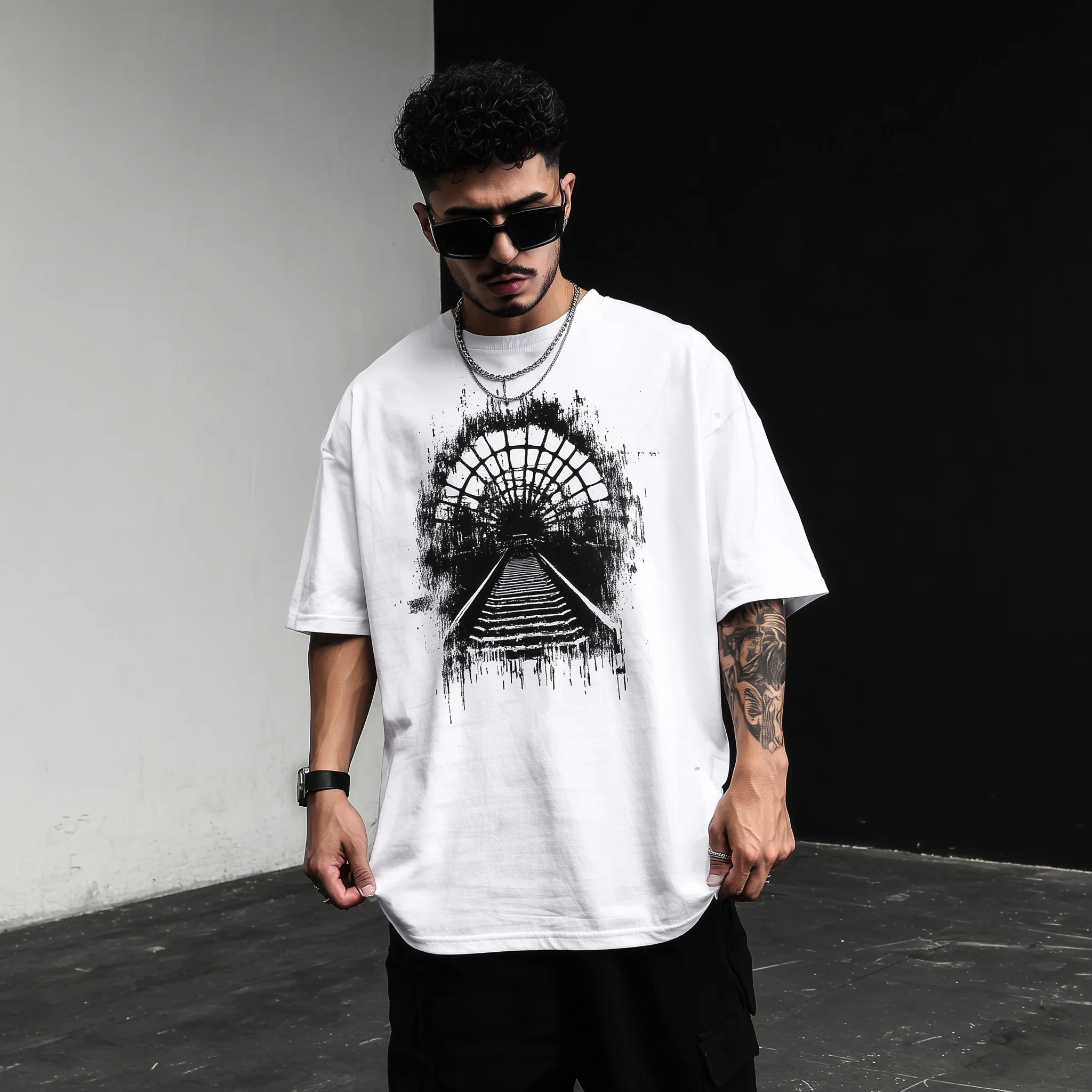 

Teevo Oversized T-Shirt with Tunnel Railway Graphic for Urban Streetwear