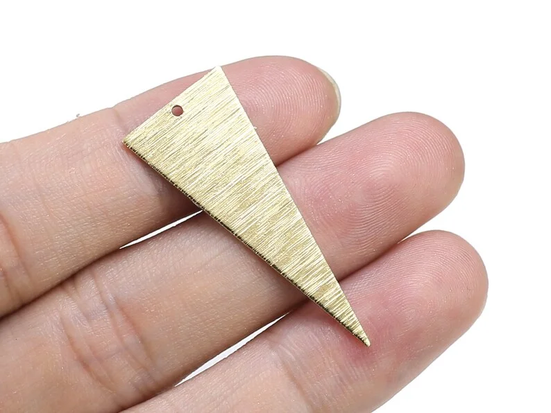 10pcs Textured Triangle Earring Charms, Geometric Brass Findings, 37.5x15x0.85mm, Necklace Pendant, Jewelry Making R2400