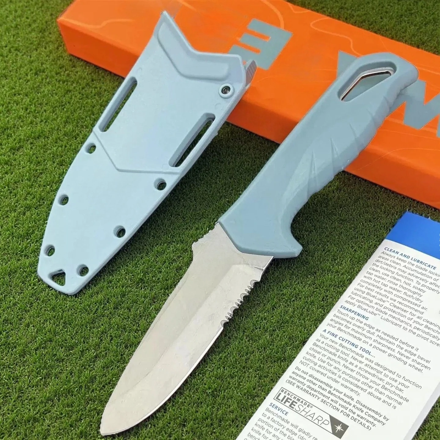 

Нож BM 18040 с прочным прямым лезвием из стали D2 и рукоятью из нейлонового волокна, подходит для кемпинга, походов и повседневного использования в экстренных ситуациях.