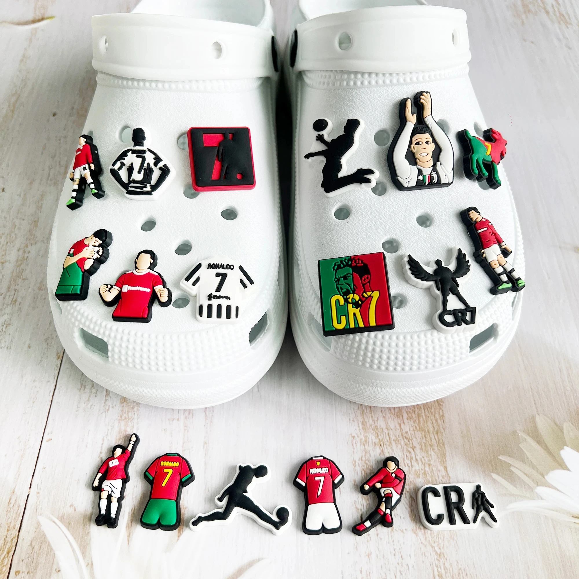 18 unids/set estrella de fútbol Critiano Ronaldo serie para adornos de zapatos de dibujos animados accesorios de decoración para zuecos clásicos regalos para niños