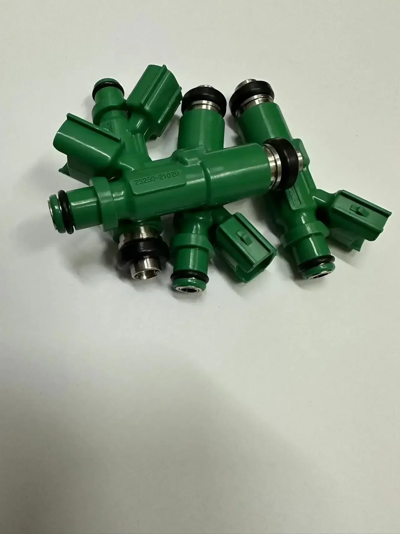 

INJECTEUR FUEL INJECTOR POUR TOYOTA YARIS PRIUS - 23209-21020 - 23250-21020