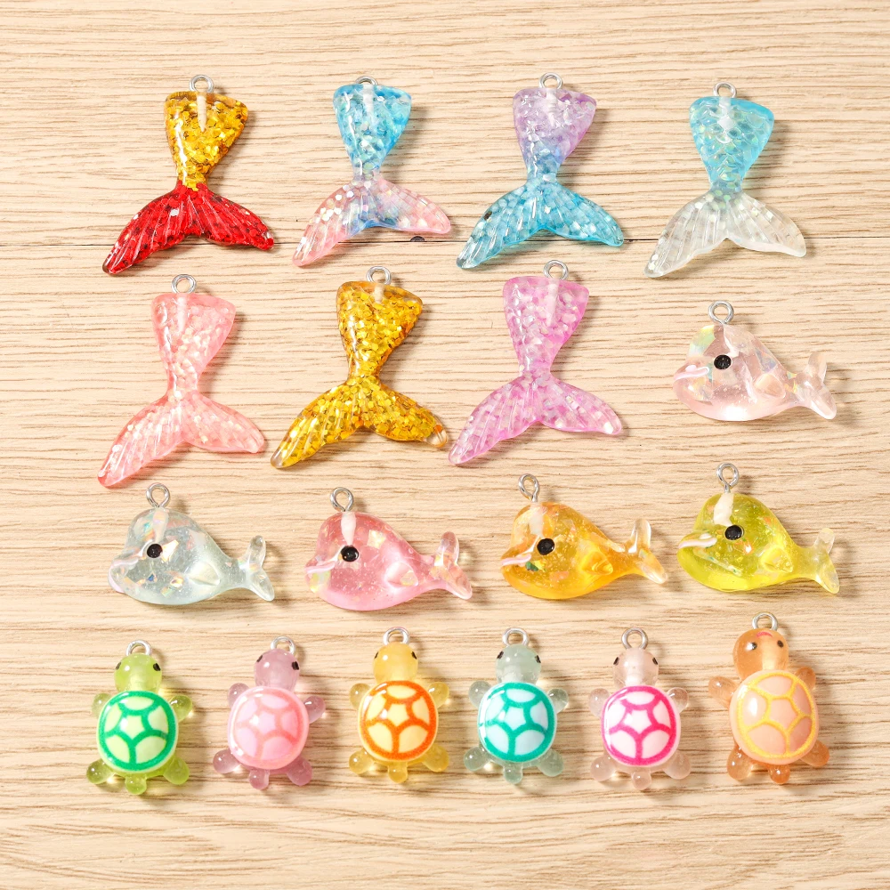 10 Stück niedliche Anhänger aus Kunstharz mit Meereslebewesen, Fischschwanz und Schildkröte für die Herstellung von Halsketten, Ohrringen, Armbändern, DIY-Bastelarbeiten und Schmuckzubehör – Detail 1