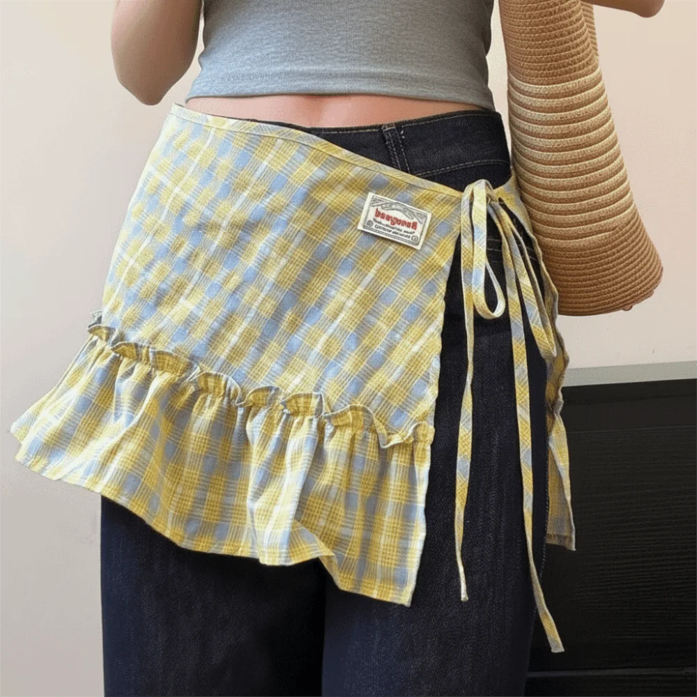 saia-curta-estilo-balletcore-xadrez-com-renda-japonesa-cintura-alta-babados-e-amarracoes-decorativas