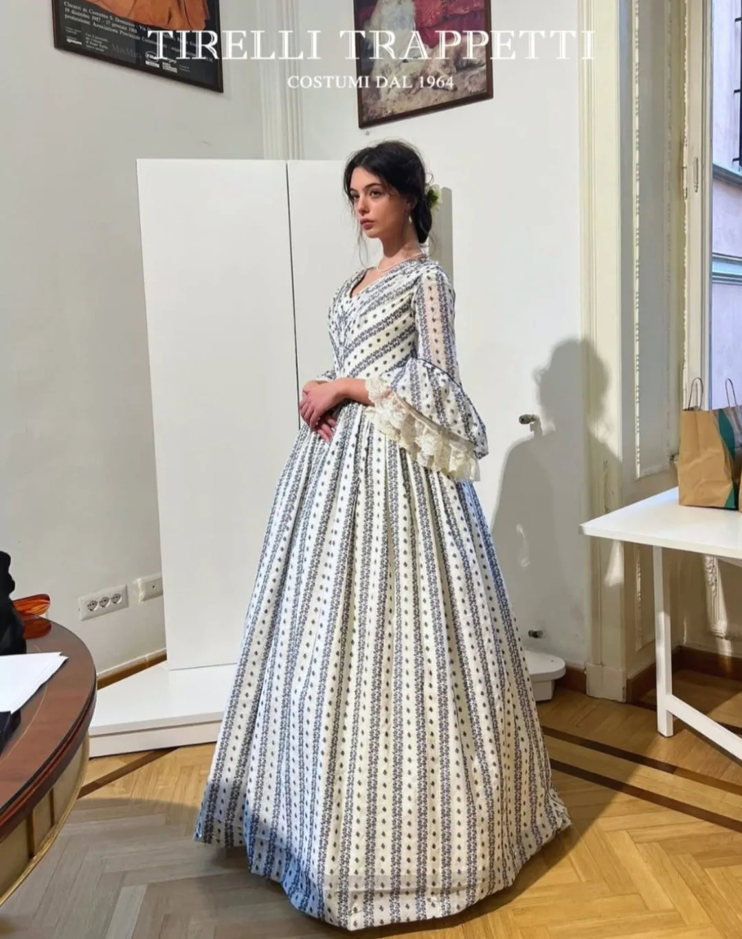 فساتين زفاف بيضاء عتيقة مصنوعة حسب الطلب من الساتان قبالة الكتف على شكل حرف A فساتين زفاف الحرب الأهلية جنوب حسناء