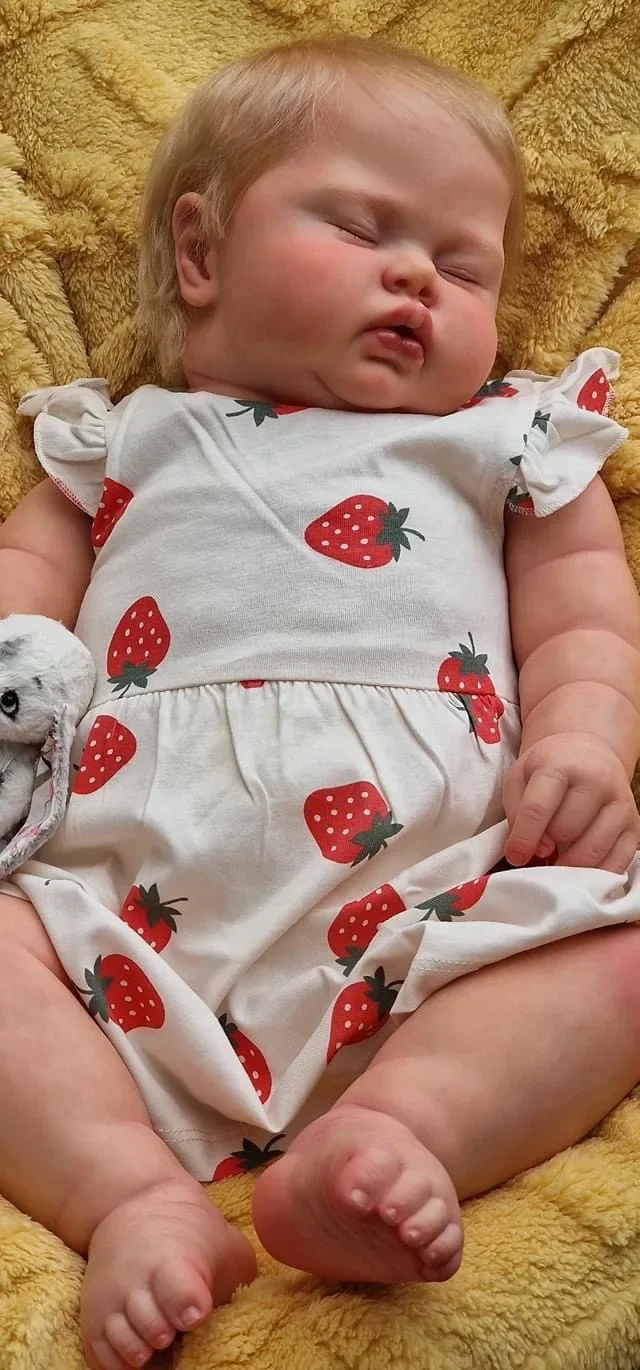 St.Store 24 Zoll lebensechte Schlafgurke in weichem Stoffkörper, wiedergeborenes Kleinkind, handverwurzeltes blondes Haar, kuschelige Babypuppe