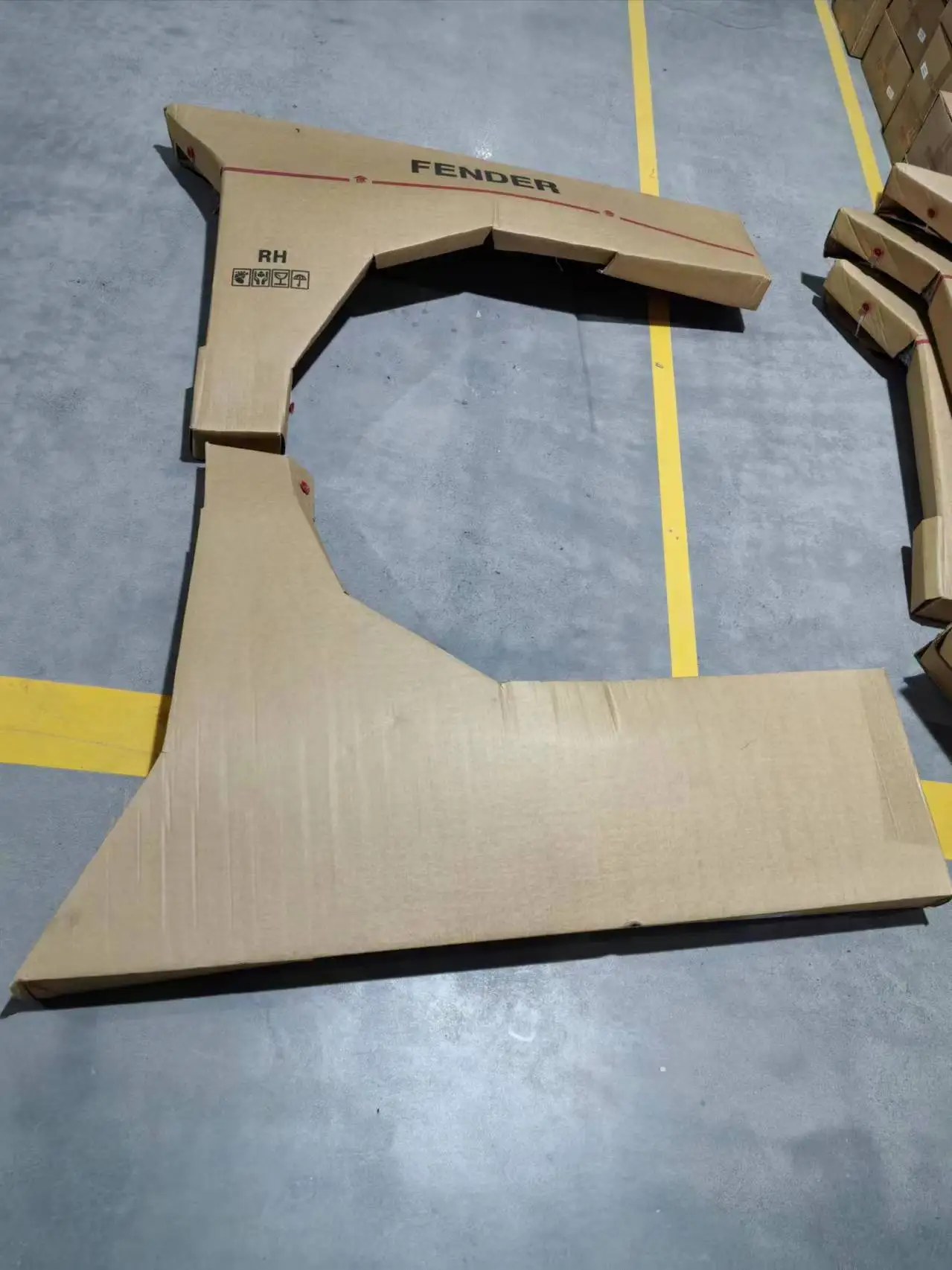 95850303210 95850303110   PP-Material von Autoteilen mit Auto-Frontkotflügel für Porsche Cayenne 15-17