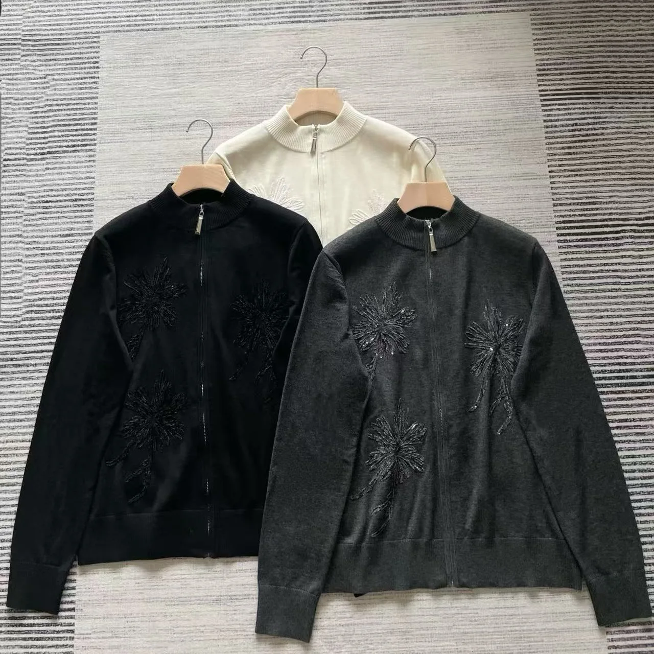 

Женский осенне-зимний новый кардиган на молнии с воротником и вышивкой 2025 года, теплая модная куртка