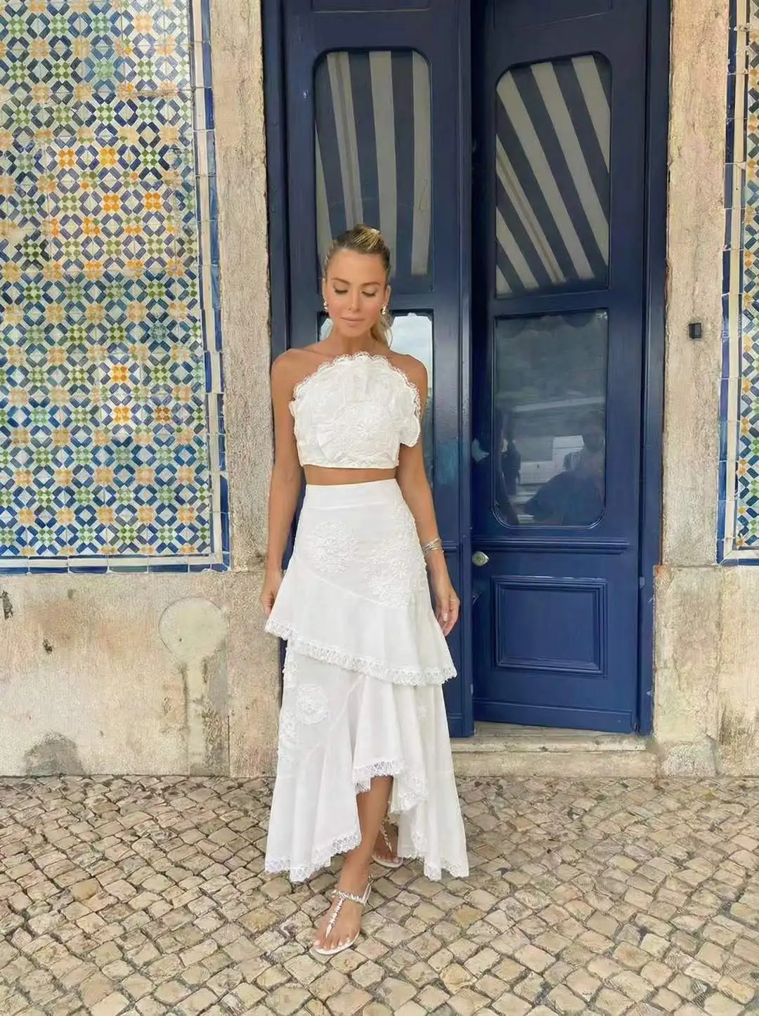 

Комплект из 2 предметов: топ без бретелек с вышивкой и асимметричная юбка для женщин