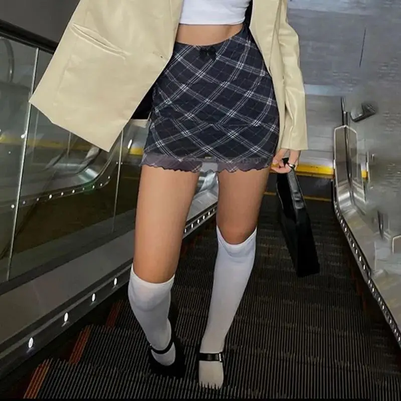 

2026 Summer Fashion New Women's Sexy Half Skirt Color Blocked Grid Lace Edge Spicy Girl High Waist Bag Hip Short Skirt