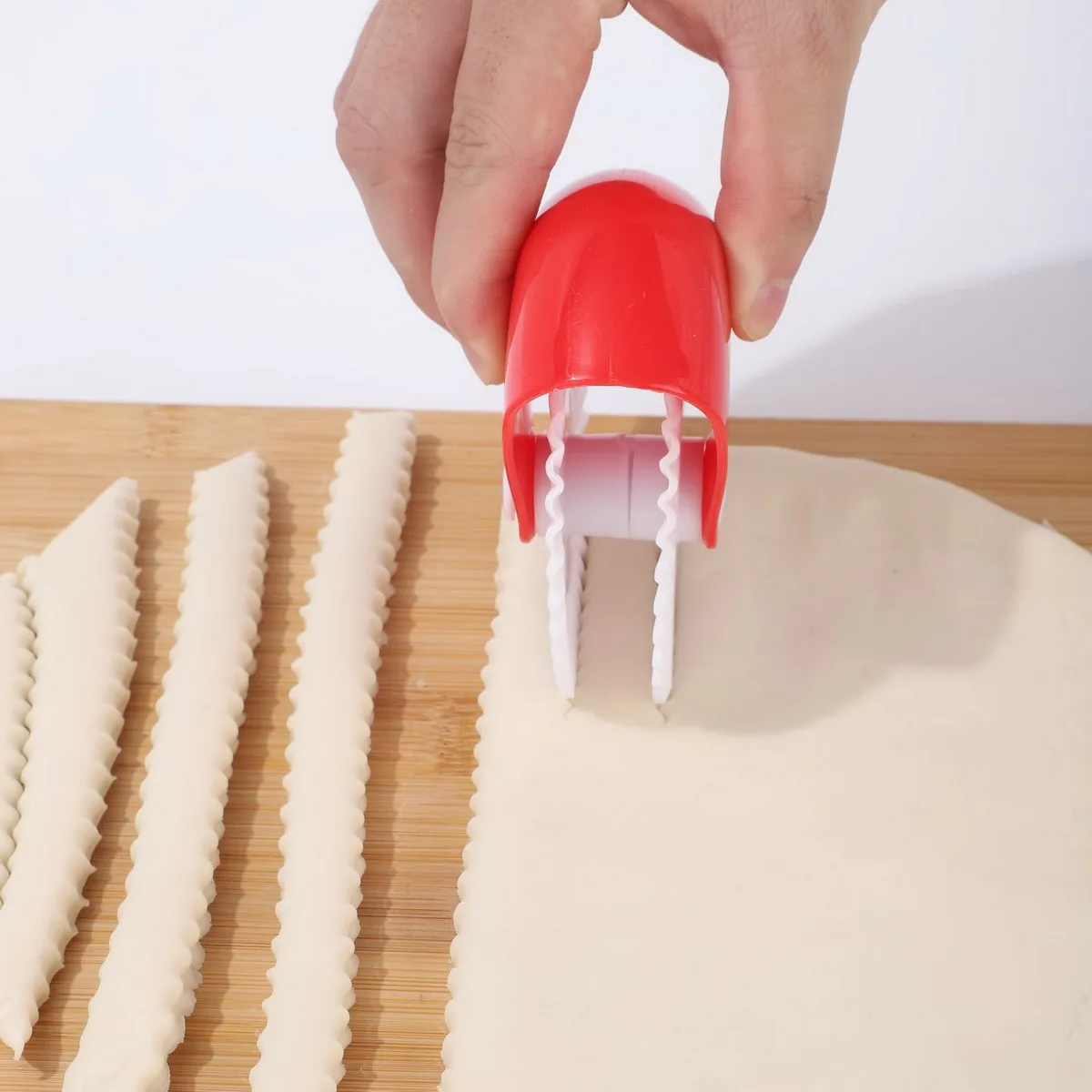 Plastic Manual Pizza Edging Wheel Kitchen Gadget - Pastry Cutter for Baking Fried Dough Twists Molding Kitchen Roller Knife