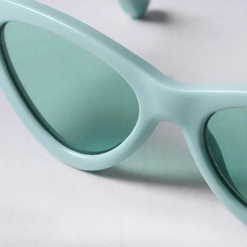New Triangular Cateye Pet Sunglasses Multiple Bright Colors Novelty Funny Cat Glasses Lightweight Pet Eyewear Pet Photography