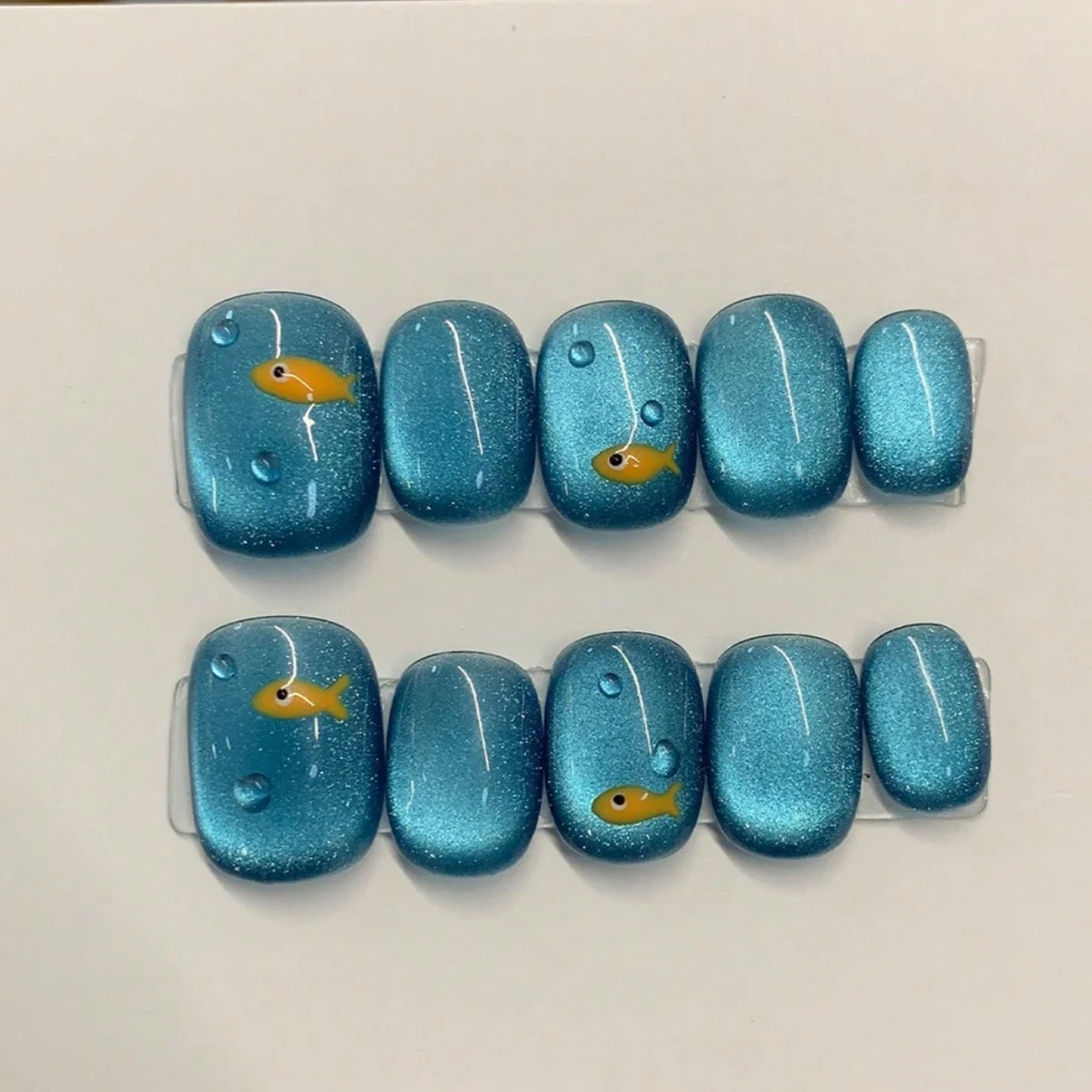 10個入り ショートスクエアラウンド ハンドメイド フェイクネイルアート レッドグリッター キャッツアイネイルセット 付け爪 リボンデザイン 付け爪チップ 完成品