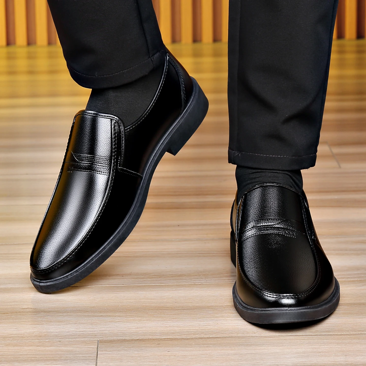 Men's Slip‑on Business Leather Shoes Black Round Toe Formal Loafers Soft Sole Office Work Dress Shoes for Daily Wear
