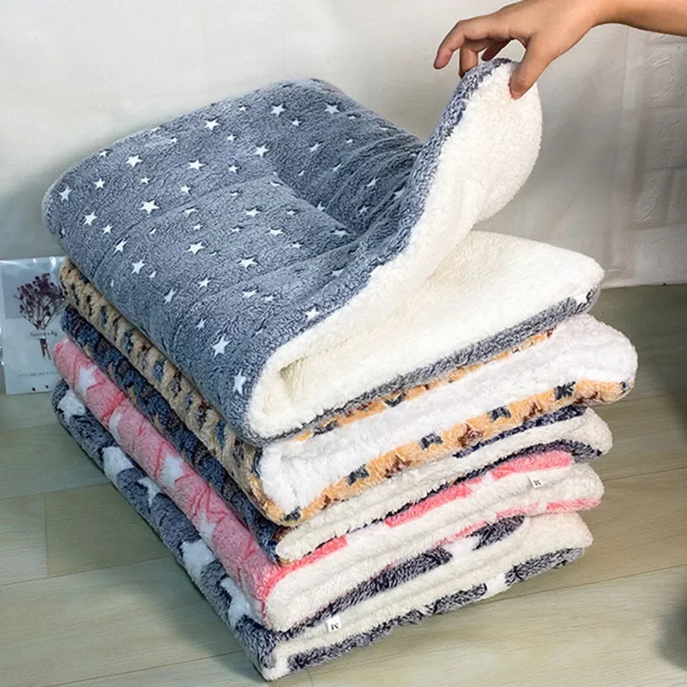 Fleece Dog Blanket Machine Washable Pet Bed Mat Soft and Warm Cat & Dog Cage Sleep Mat for Kennel Crate Cushion for Large Dogs