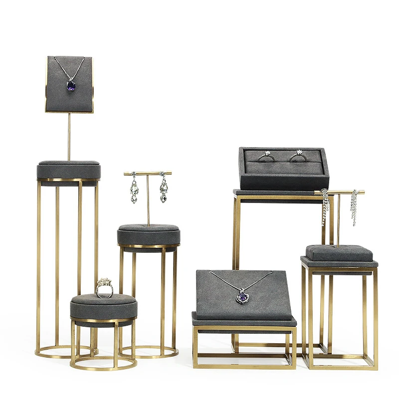 Jewelry display racks, window displays of portrait necklaces, rings, bracelets, earrings high-end jewelry display props