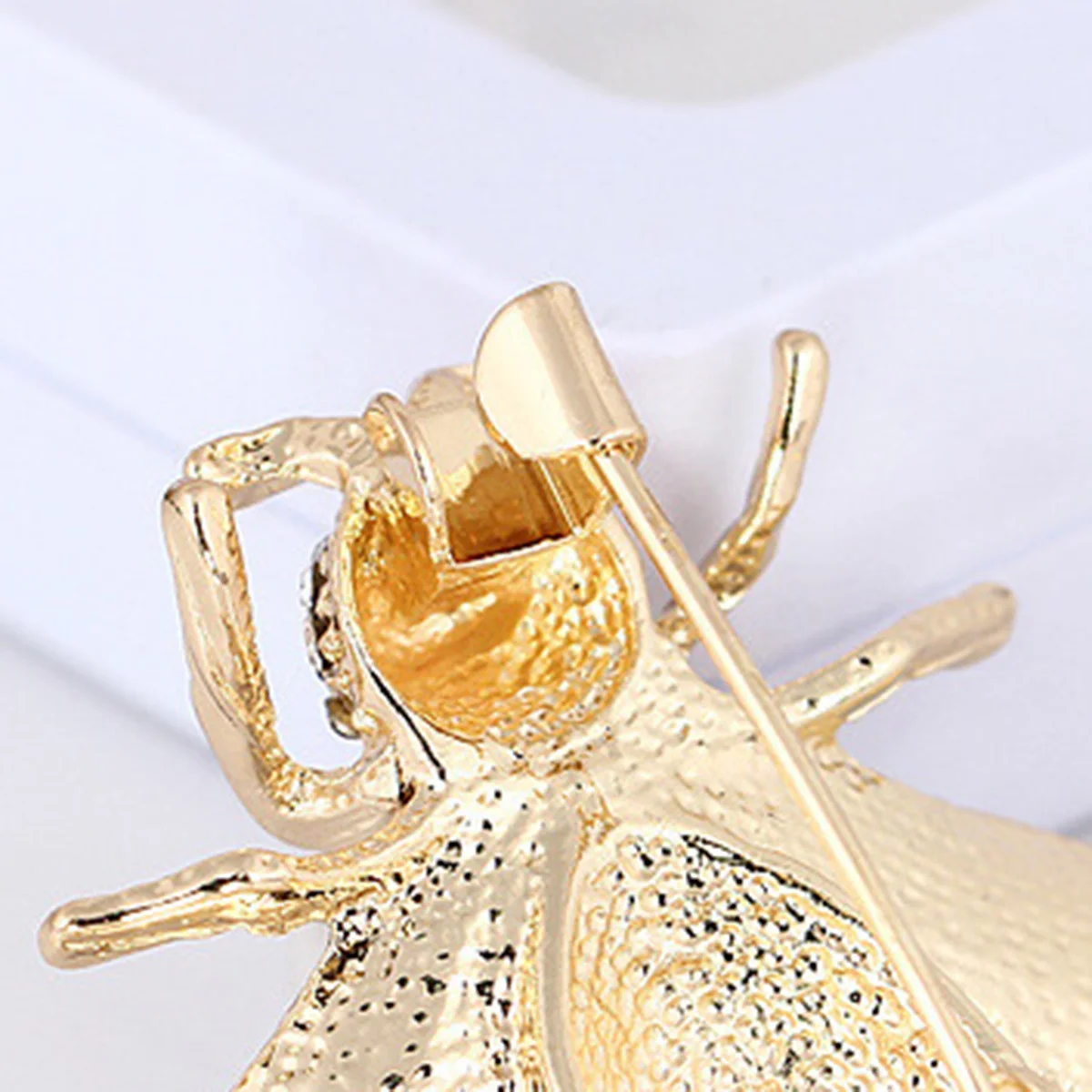 

3D Bee Brooch Creative Beautiful Golden Pearl Pattern All-Match Drill Decor For Women Party Christmas Gift Accessory Matching