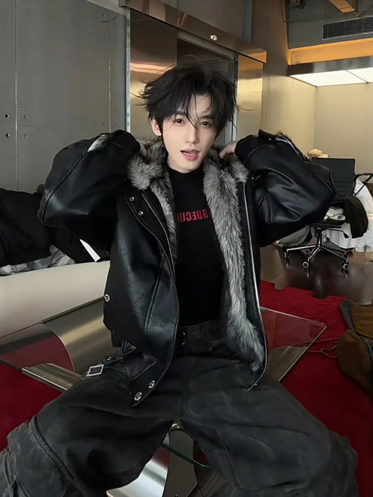 سترات عصرية بقلنسوة للرجال لشتاء 2025 معاطف جديدة سميكة ودافئة وقصيرة للدراجات النارية سترات رجالي وسيم رائعة بأكمام طويلة