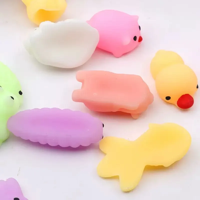 20 Piezas de Animales Miniatura Aleatorios y Lindos para Aliviar el Estrés con Juguetes y Pequeños Regalos, Animales de Goma Suave para Apretar