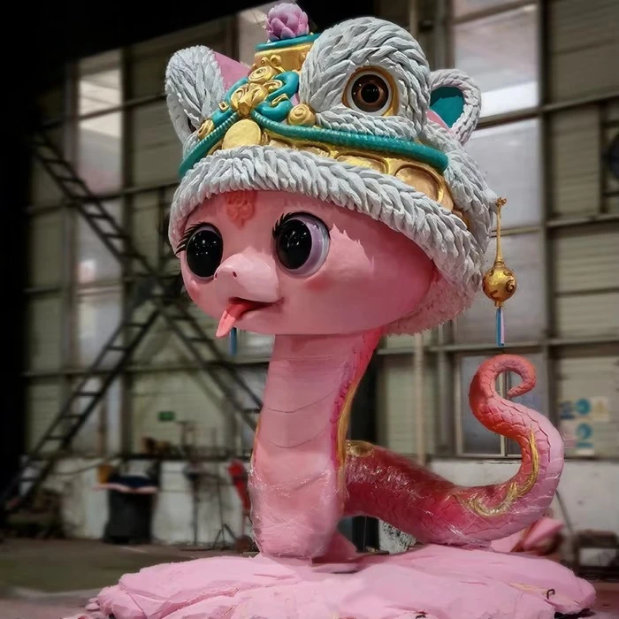 نموذج رسوم متحركة كبير على شكل ثعبان كرتوني داخلي للديكور العام