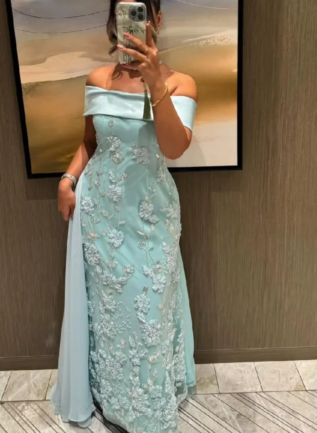 Op maat gemaakt Hoge kwaliteit Mouwloos Schouderafhangend Enkellengte Sweep Trein Gala Ruglooze Applicaties Vestidos De Gala فسات wwwة