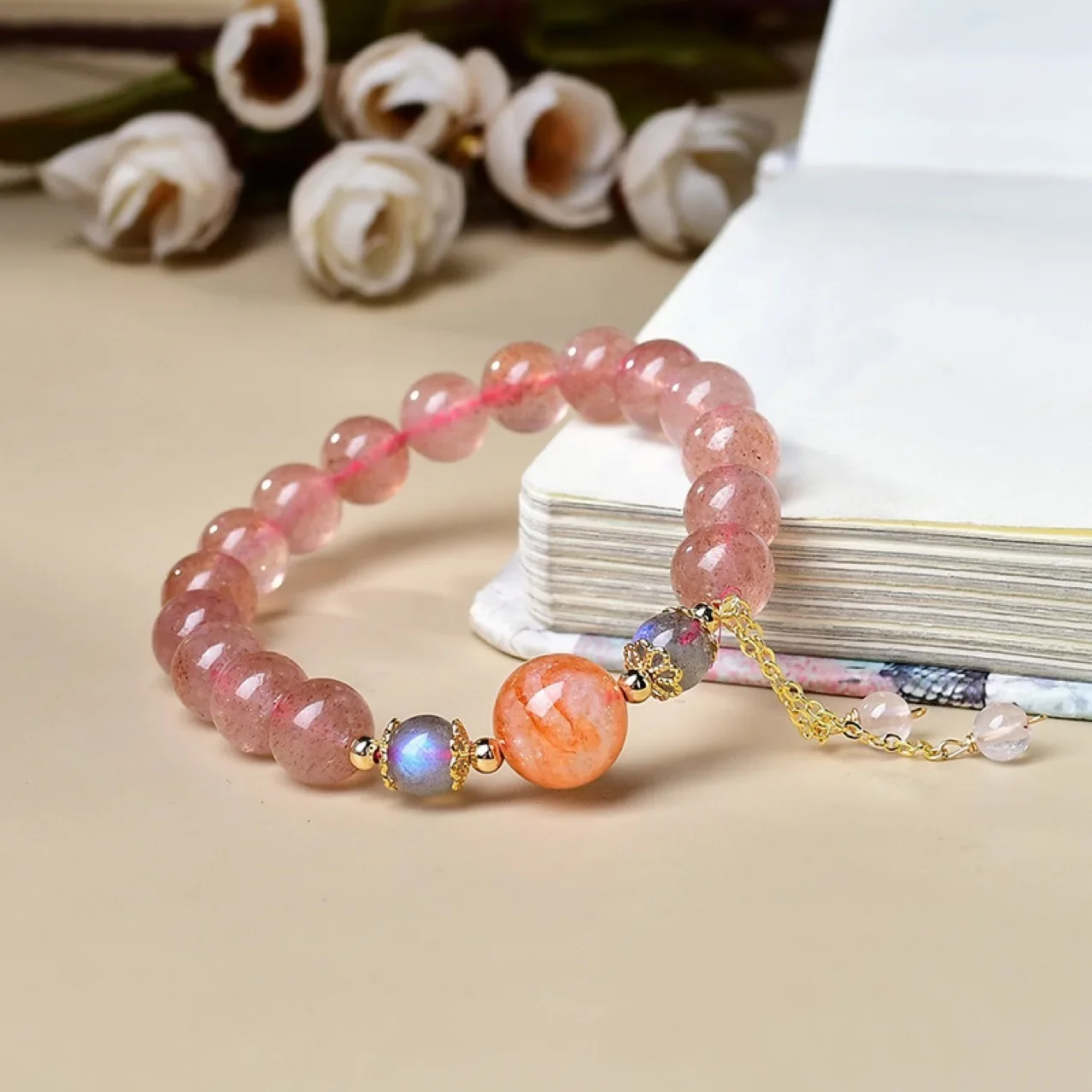 

Natural Strawberry Crystal Red Gum Flower Owner Pearl Blue Moonlight Lucky Fashion Light Luxury Niche Design Bracelet