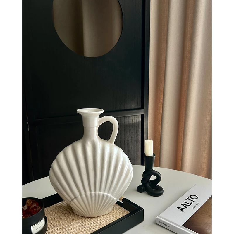 

Medieval shell vase ceramic retro niche artistic home ornament