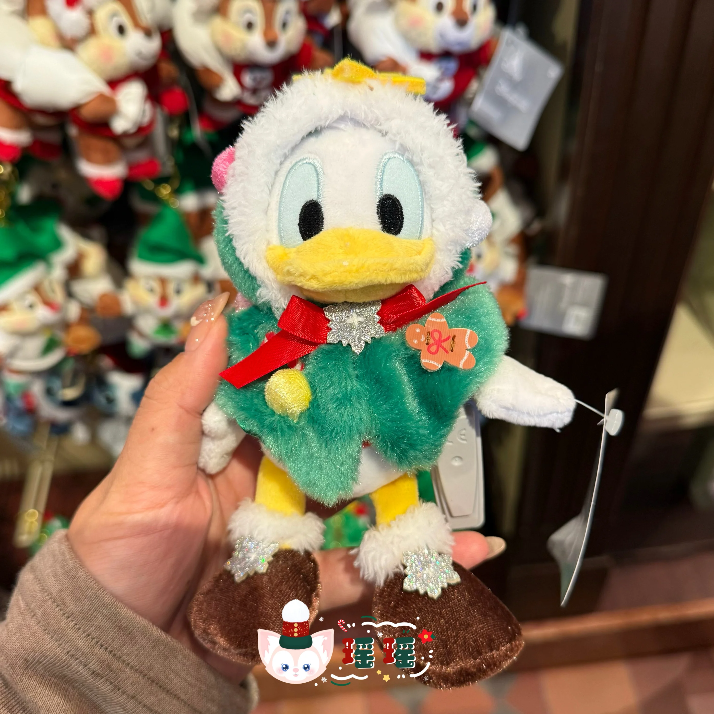 Hongkong Disney 2024 New Christmas Vibe Donald Duck Chichititi Stitch Mickey Minnie Pendant Kawaii Plush Keychain Christmas Gift