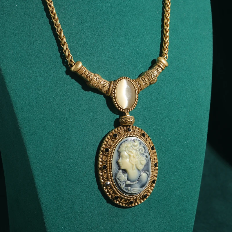 Vintage Cameo Jewelry Sets Natural Stone Oval Relief Portrait Of A Beauty Woman Pendants Retro Outfits Luxury Designs 2025 Trend