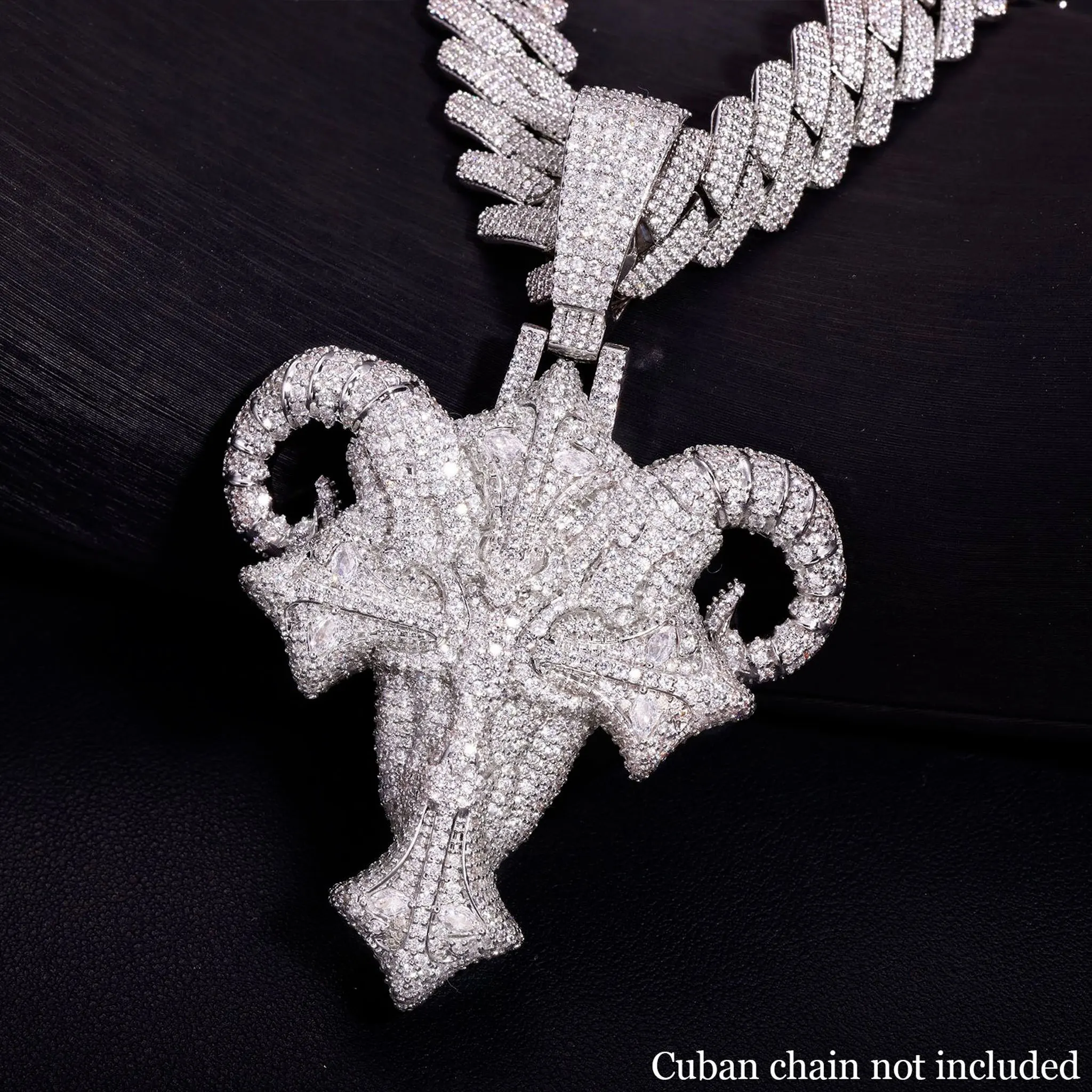Ice Crystal Cross Bull Head Pendant Hip Hop Jewelry for Men and Women Rap Singers Streetwear Can Be Paired with Cuban Chain Unique Gifts Commemorative Gifts