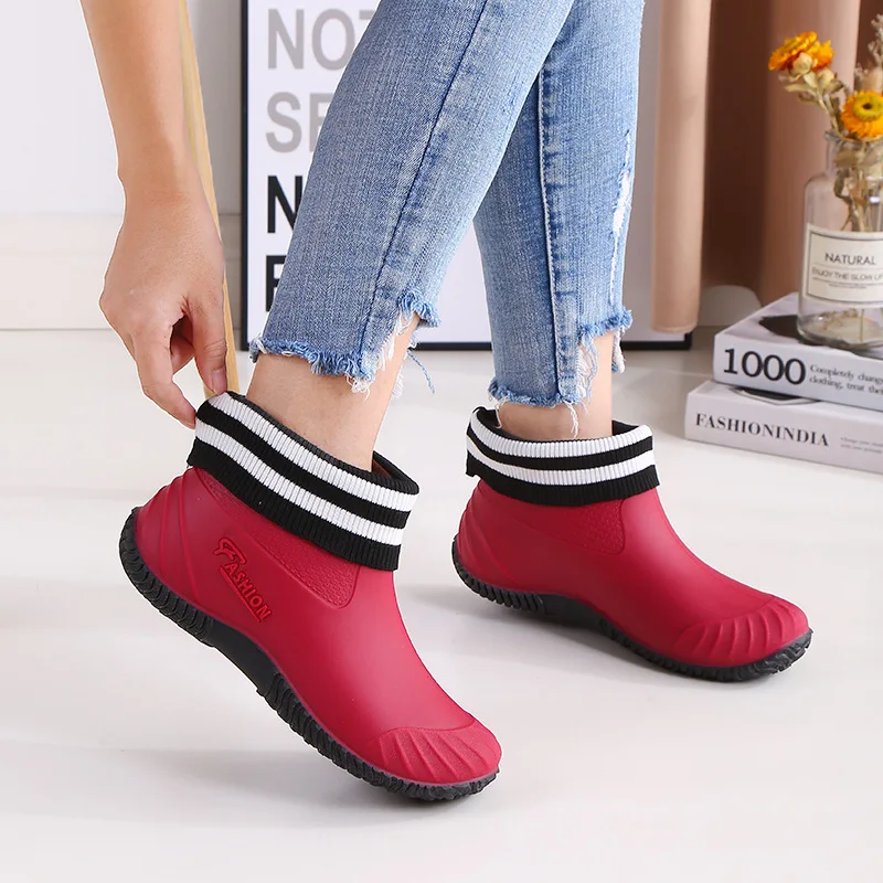 Summer Waterproof Womens Rain Boots Outdoor Fashion All-match Waterproof Non-slip Casual PVC Womens Rain Boots Warm Rubber Boots